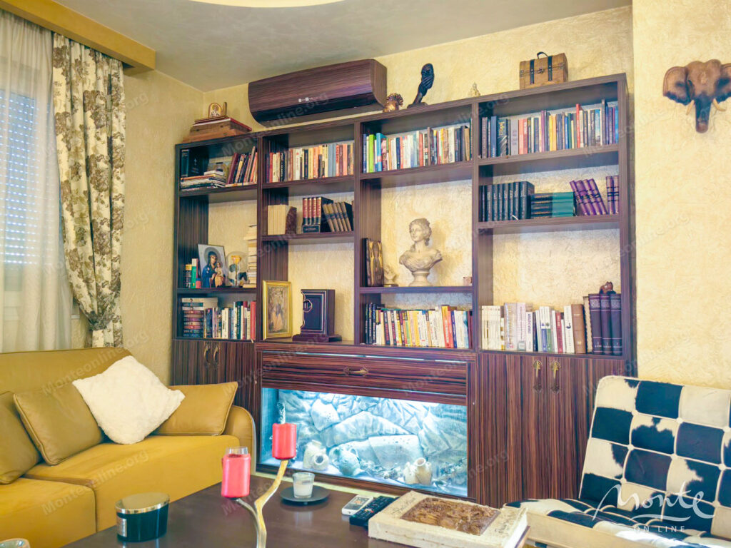 prostornaya meblirovannaya kvartira s 3 spalnyami v czentre podgoriczy 05