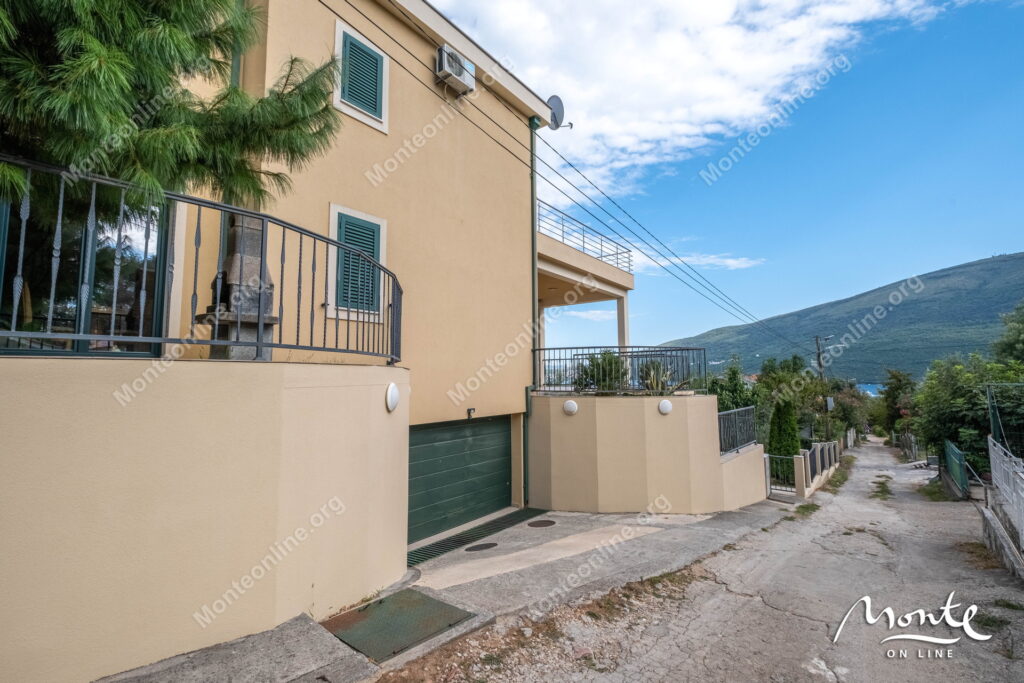 prostornyj dom s potryasayushhim panoramnym vidom v dzhenovichi 05