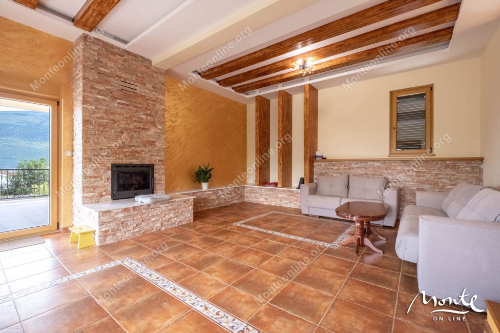 prostornyj dom s potryasayushhim panoramnym vidom v dzhenovichi 07