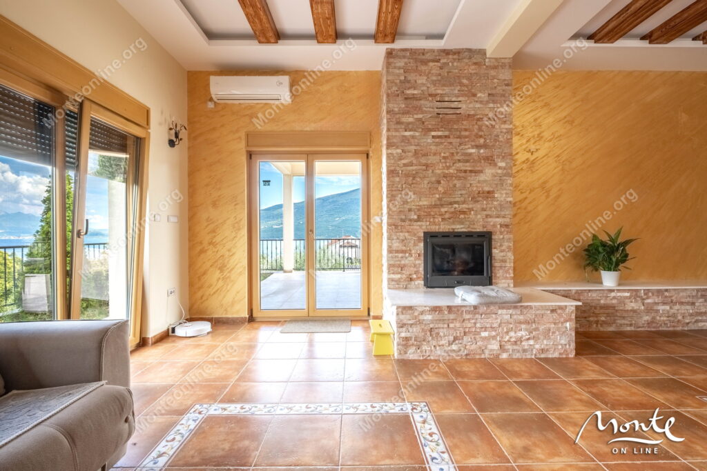 prostornyj dom s potryasayushhim panoramnym vidom v dzhenovichi 08