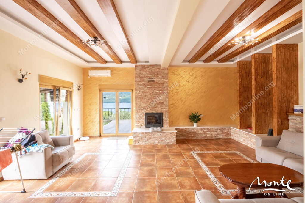 prostornyj dom s potryasayushhim panoramnym vidom v dzhenovichi 15