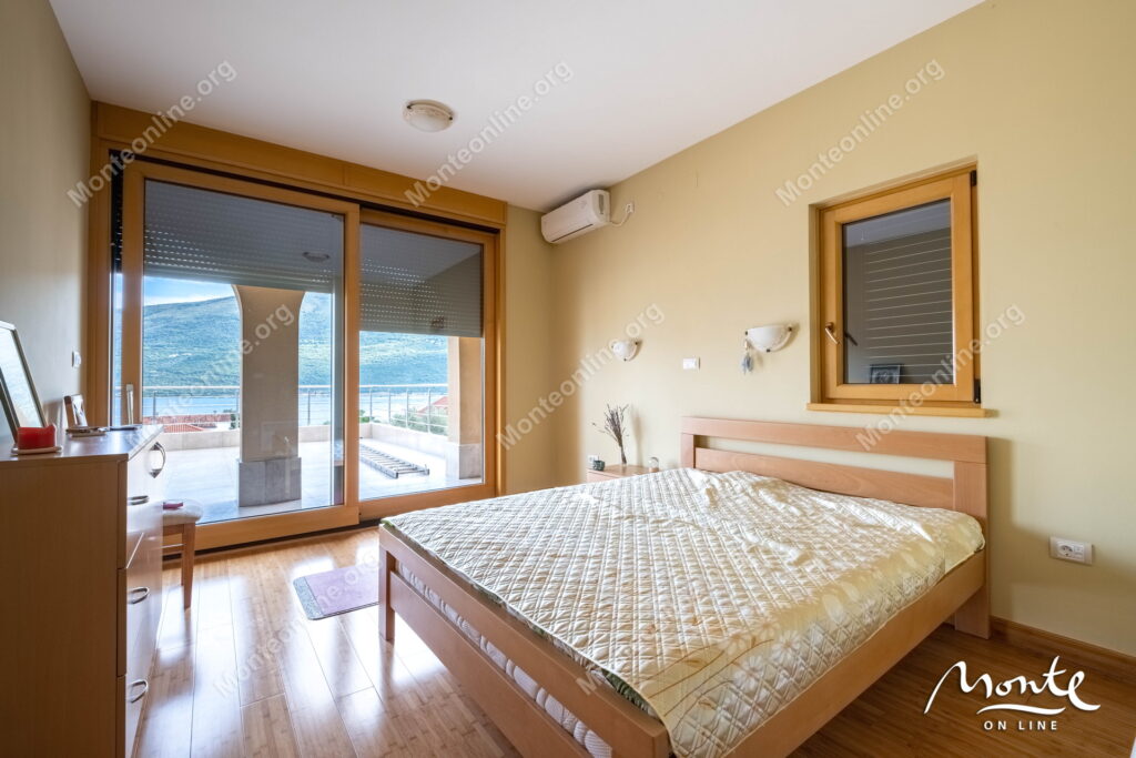 prostornyj dom s potryasayushhim panoramnym vidom v dzhenovichi 17