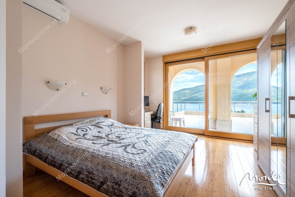 prostornyj dom s potryasayushhim panoramnym vidom v dzhenovichi 18