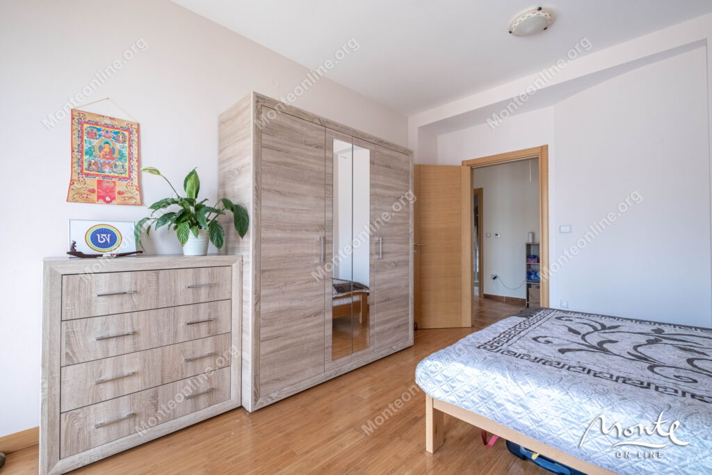 prostornyj dom s potryasayushhim panoramnym vidom v dzhenovichi 19