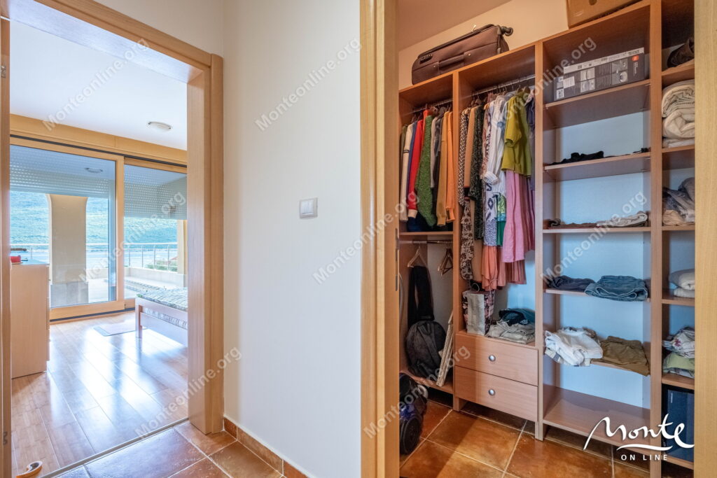 prostornyj dom s potryasayushhim panoramnym vidom v dzhenovichi 27