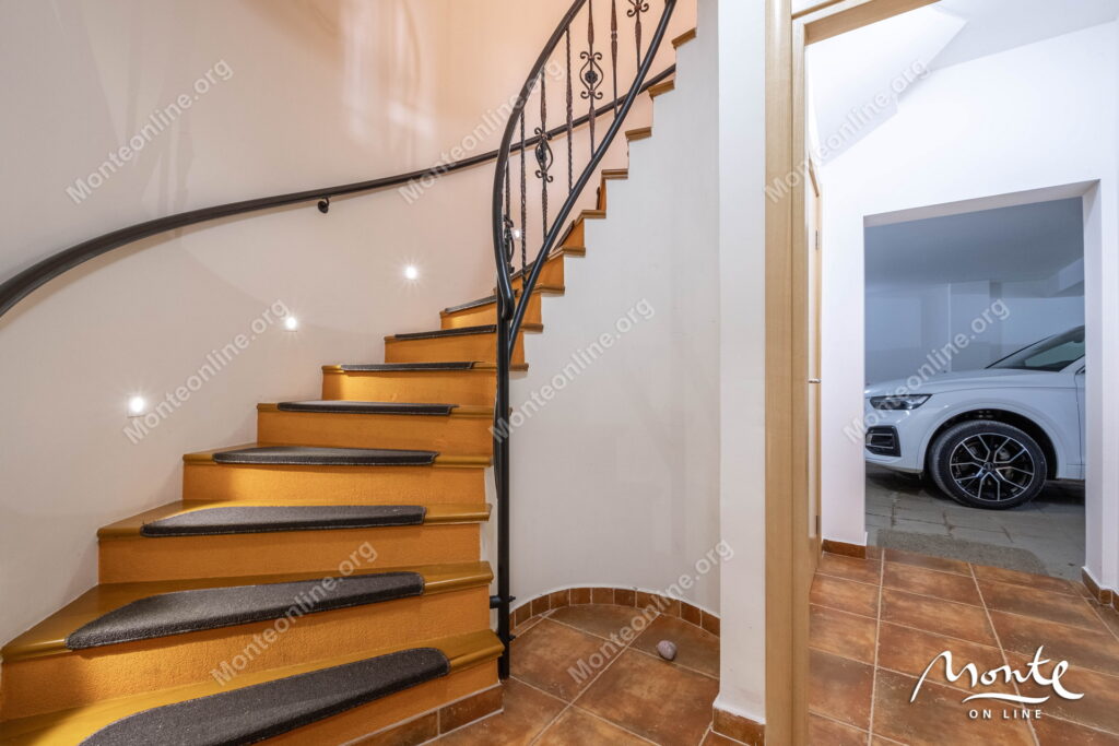 prostornyj dom s potryasayushhim panoramnym vidom v dzhenovichi 28