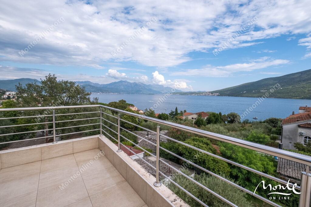 prostornyj dom s potryasayushhim panoramnym vidom v dzhenovichi 35