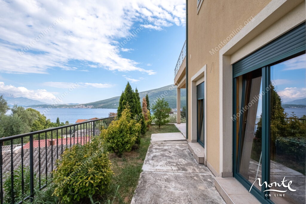 prostornyj dom s potryasayushhim panoramnym vidom v dzhenovichi 36