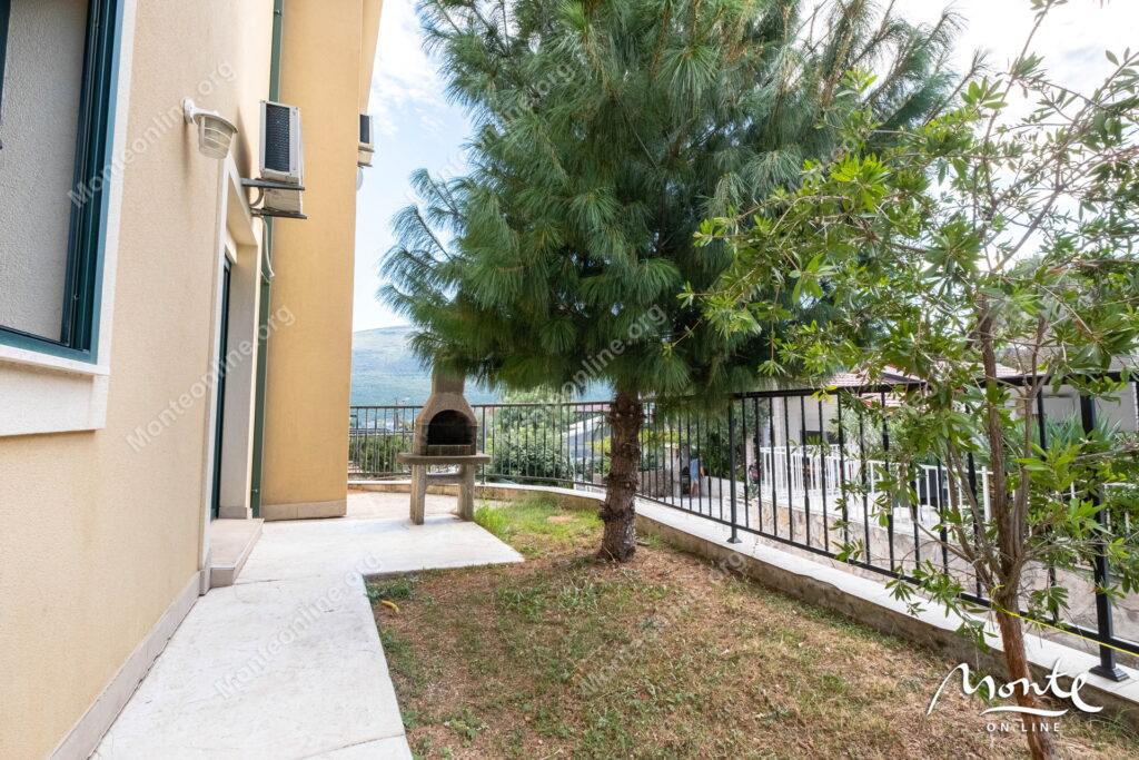 prostornyj dom s potryasayushhim panoramnym vidom v dzhenovichi 41