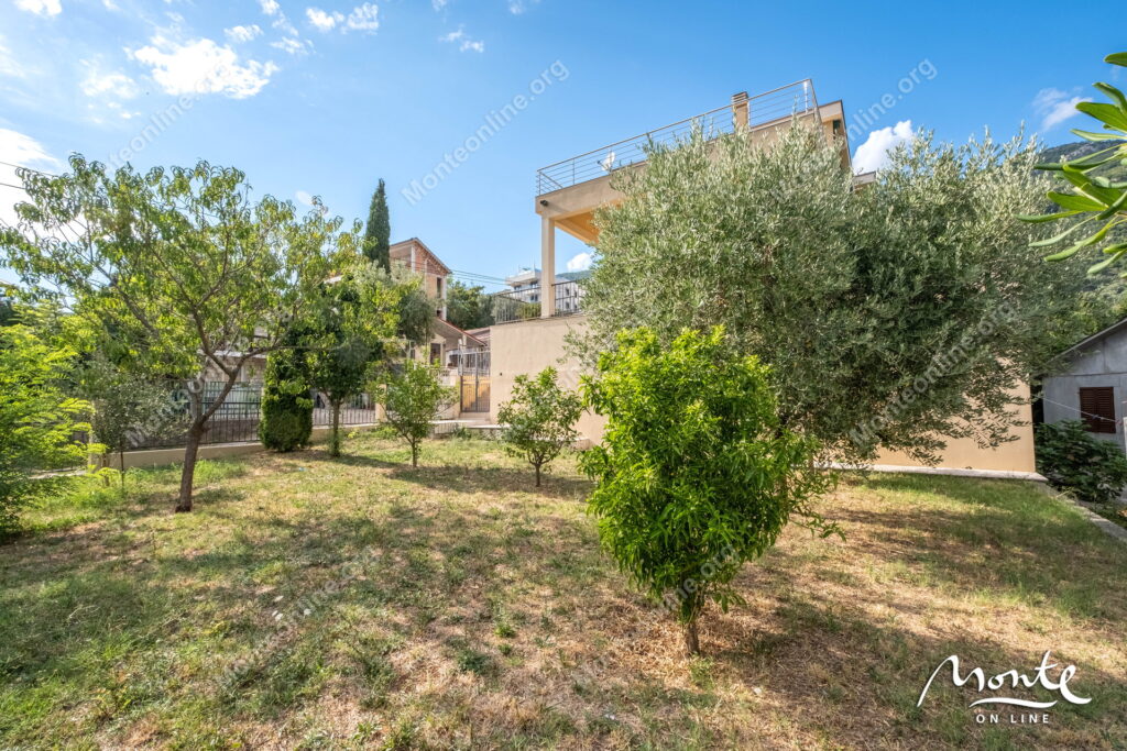 prostornyj dom s potryasayushhim panoramnym vidom v dzhenovichi 44