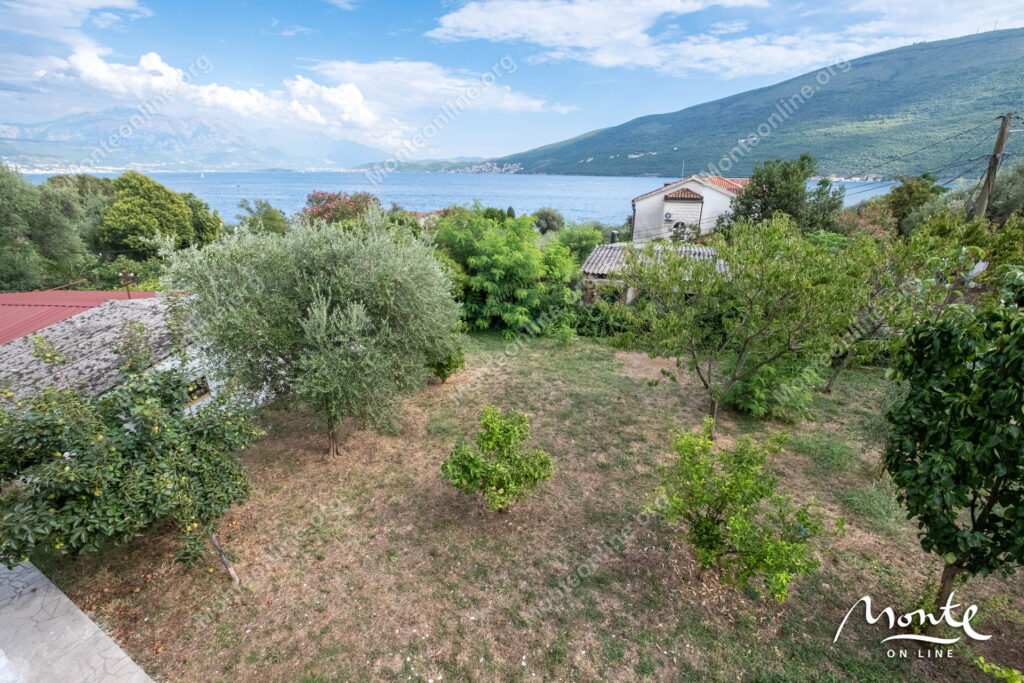 prostornyj dom s potryasayushhim panoramnym vidom v dzhenovichi 46