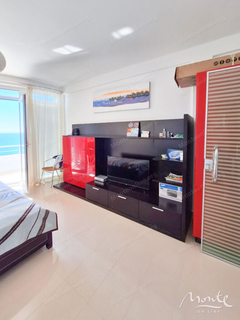 Prostrana kuća na tri nivoa sa bazenom i pogledom na more u Ulczynu 05