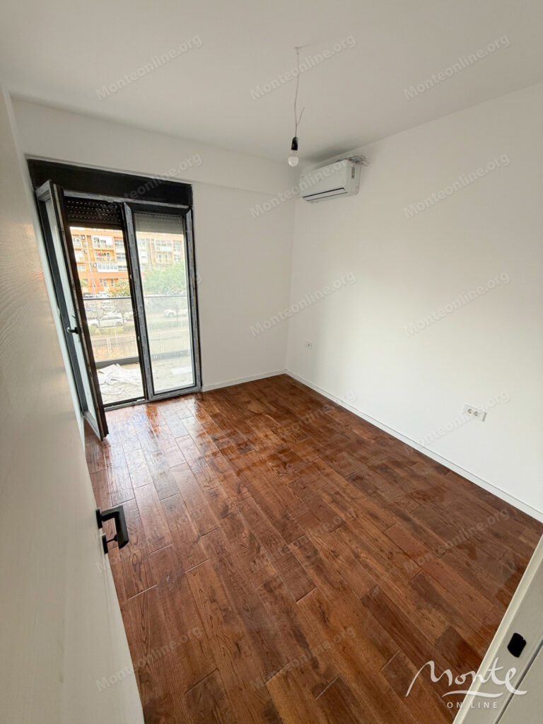 sovremennaya kvartira s 2 spalnyami i parkovkoj v novom zhilom komplekse podgoricza 03