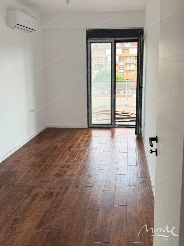 sovremennaya kvartira s 2 spalnyami i parkovkoj v novom zhilom komplekse podgoricza 04