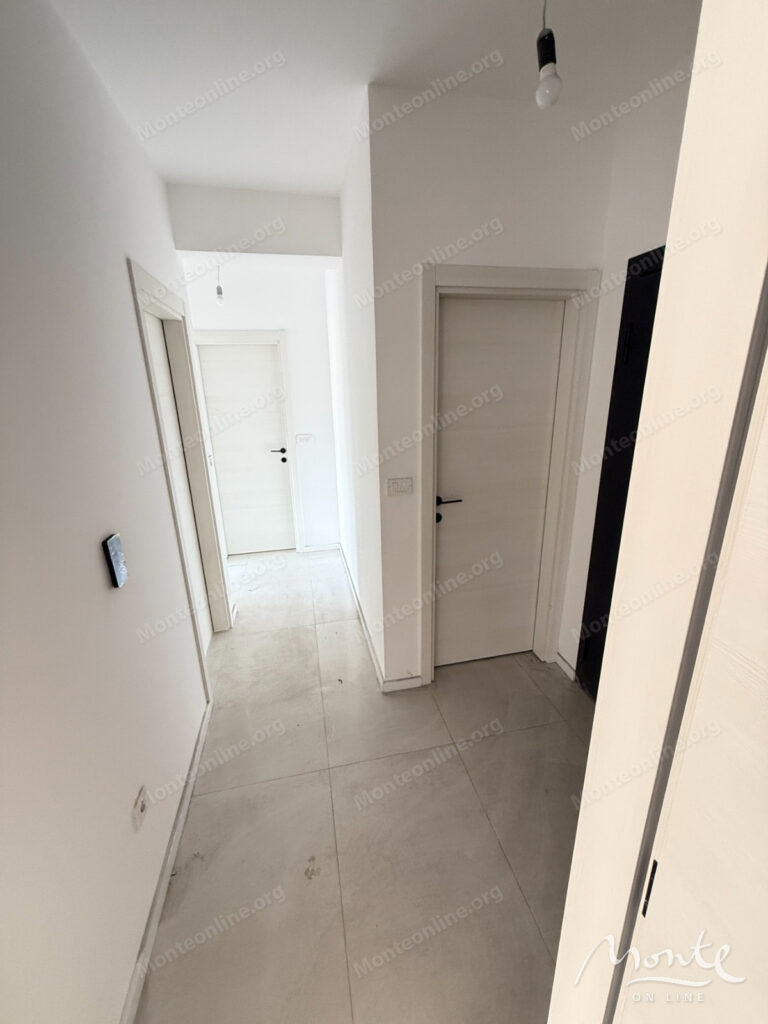 sovremennaya kvartira s 2 spalnyami i parkovkoj v novom zhilom komplekse podgoricza 06