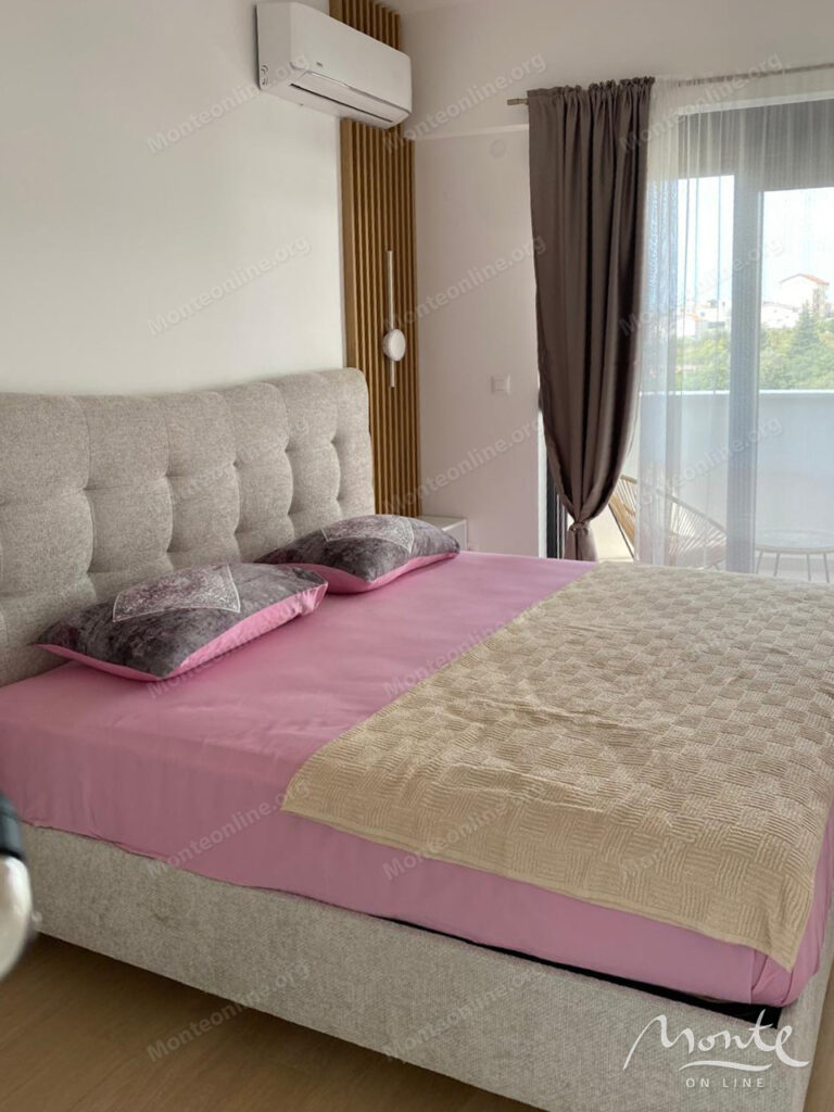 stilnaya kvartira s 1 spalnej v bechichi s vidom na more i parkovkoj 07