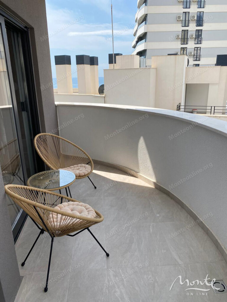 stilnaya kvartira s 1 spalnej v bechichi s vidom na more i parkovkoj 09