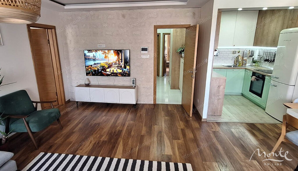 svetlaya kvartira dlya semi s 3 spalnyami v czentre podgoriczy 05