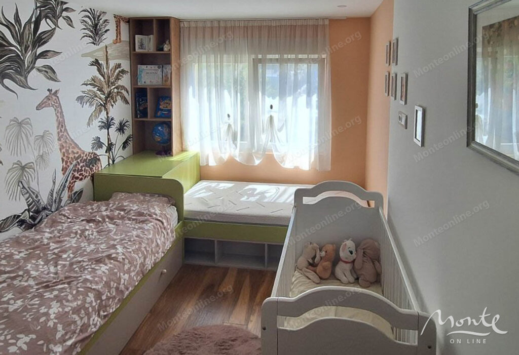 svetlaya kvartira dlya semi s 3 spalnyami v czentre podgoriczy 12