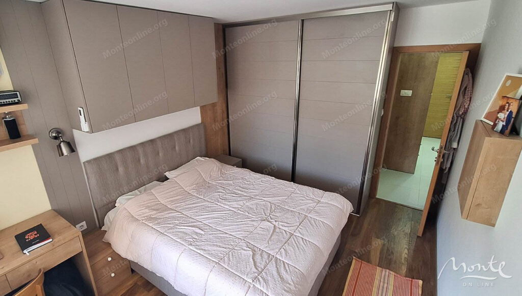 svetlaya kvartira dlya semi s 3 spalnyami v czentre podgoriczy 14