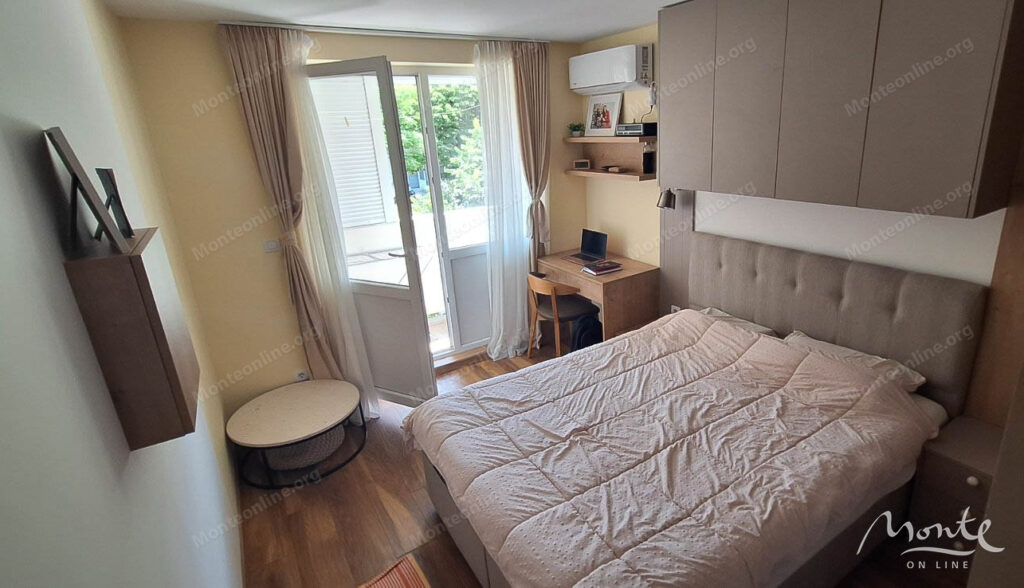 svetlaya kvartira dlya semi s 3 spalnyami v czentre podgoriczy 15