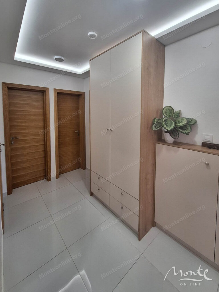 svetlaya kvartira dlya semi s 3 spalnyami v czentre podgoriczy 17