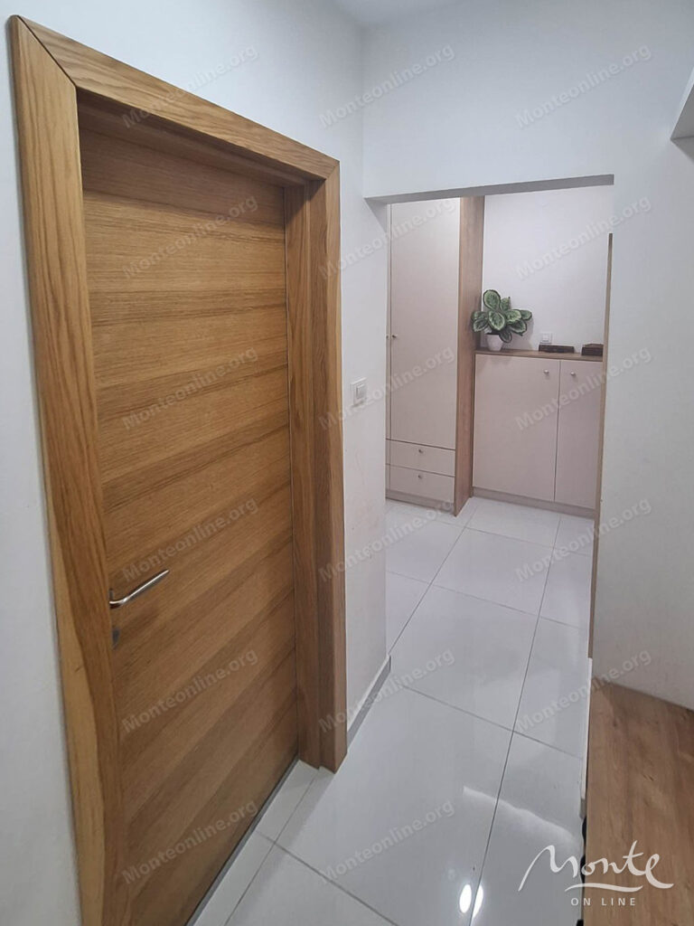 svetlaya kvartira dlya semi s 3 spalnyami v czentre podgoriczy 18