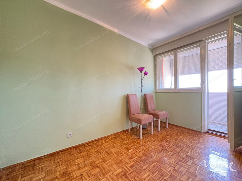 svetlaya kvartira s 1 spalnej v rajone momishichi podgoricza 04