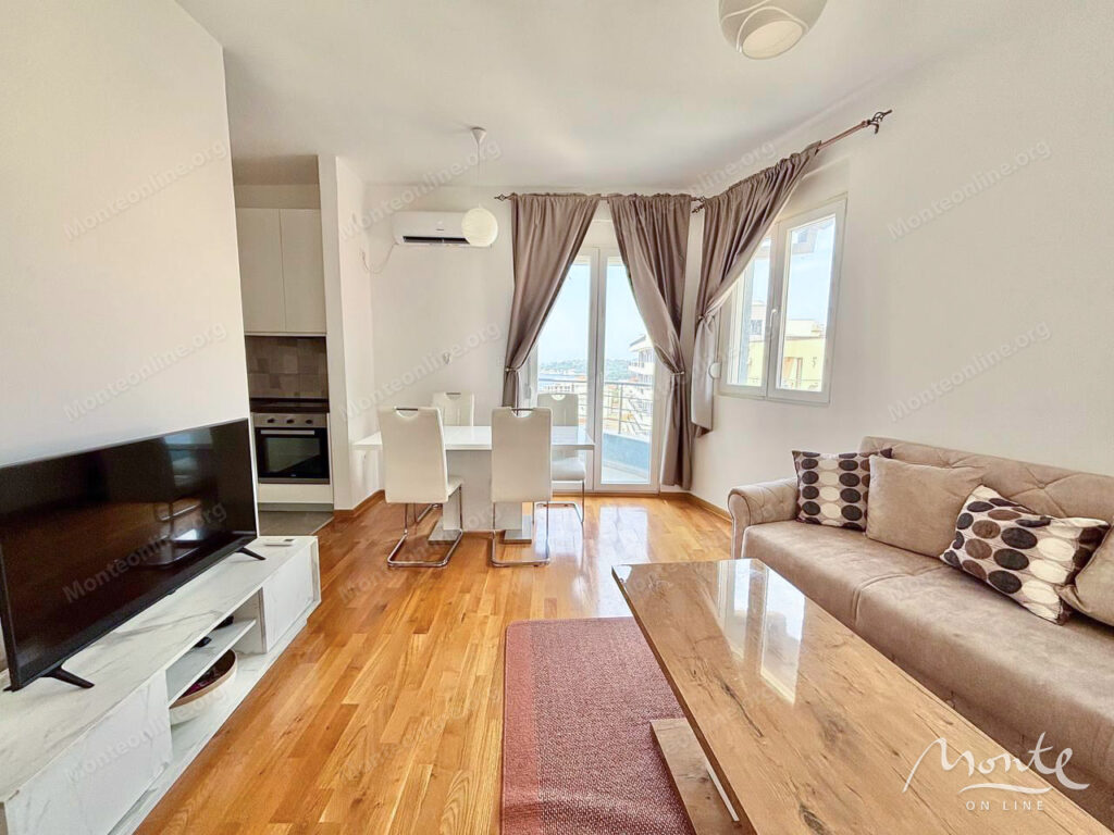 svetlaya kvartira s 2 spalnyami i vidom na more bechichi 03