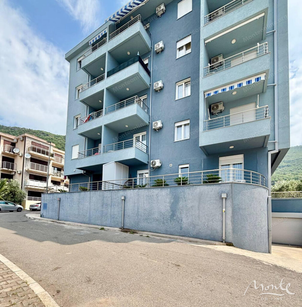 svetlaya kvartira s 2 spalnyami i vidom na more bechichi 10