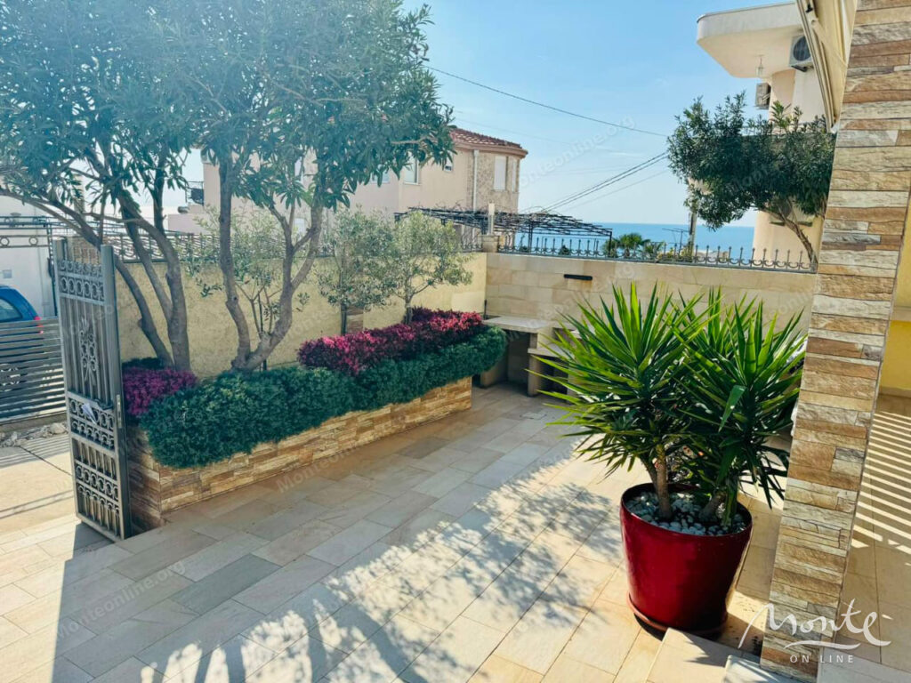 unikalnyj dom s bassejnom i vidom na more v zhivopisnoj dubrave 02