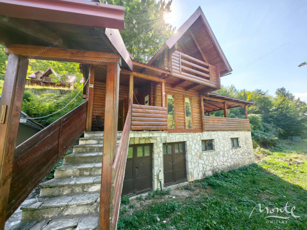 unikalnyj kompleks iz dvuh domov s garazhom i zonoj otdyha u reki kolashin 05