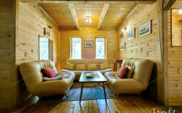 unikalnyj kompleks iz dvuh domov s garazhom i zonoj otdyha u reki kolashin 10