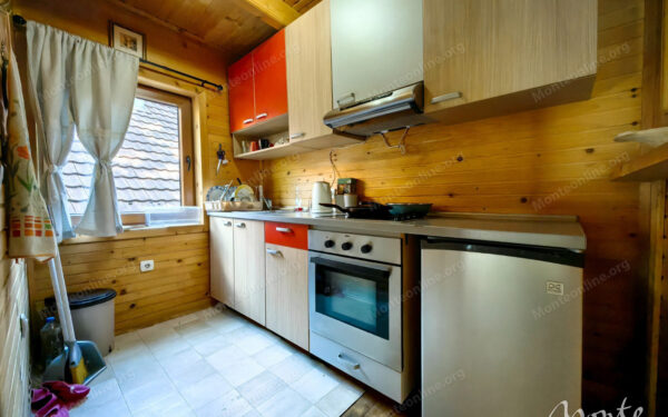 unikalnyj kompleks iz dvuh domov s garazhom i zonoj otdyha u reki kolashin 14