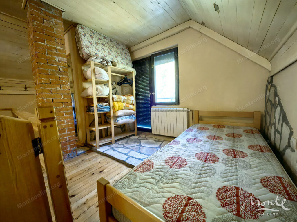 unikalnyj kompleks iz dvuh domov s garazhom i zonoj otdyha u reki kolashin 23