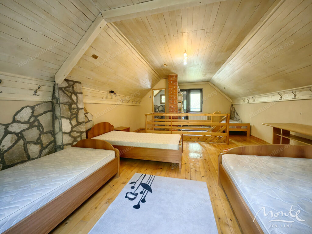 unikalnyj kompleks iz dvuh domov s garazhom i zonoj otdyha u reki kolashin 24