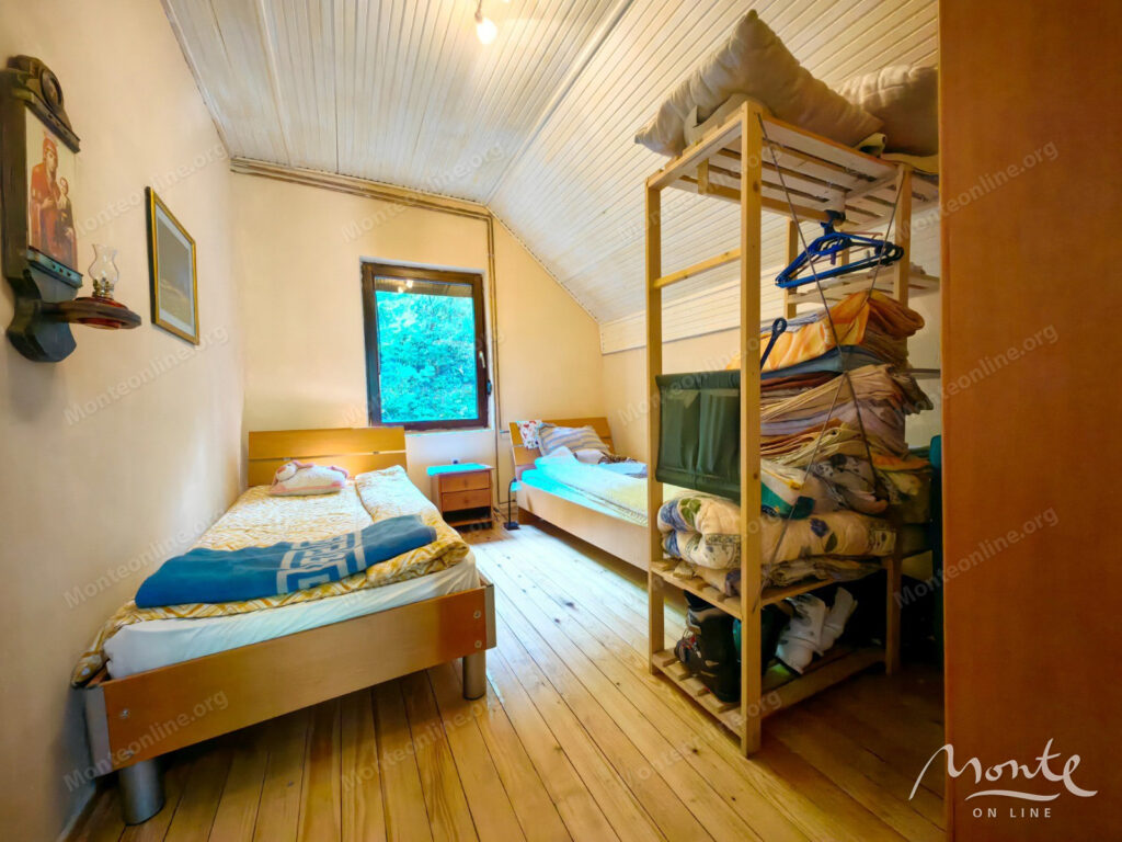 unikalnyj kompleks iz dvuh domov s garazhom i zonoj otdyha u reki kolashin 25