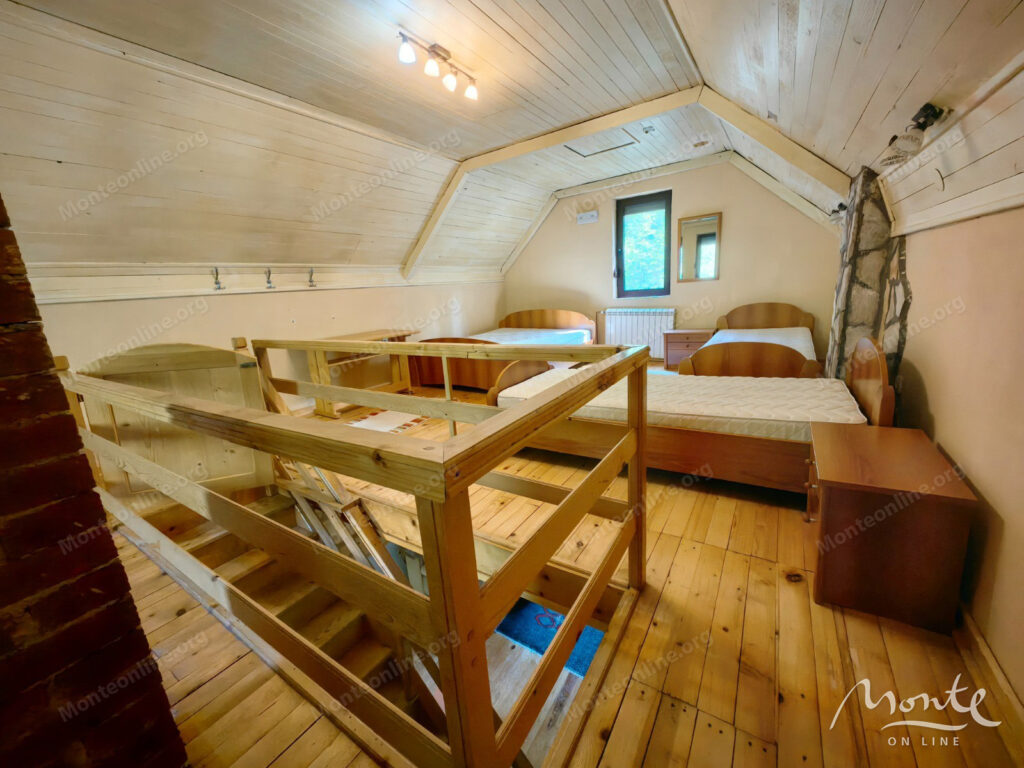 unikalnyj kompleks iz dvuh domov s garazhom i zonoj otdyha u reki kolashin 29