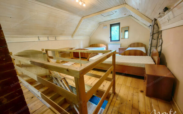 unikalnyj kompleks iz dvuh domov s garazhom i zonoj otdyha u reki kolashin 29