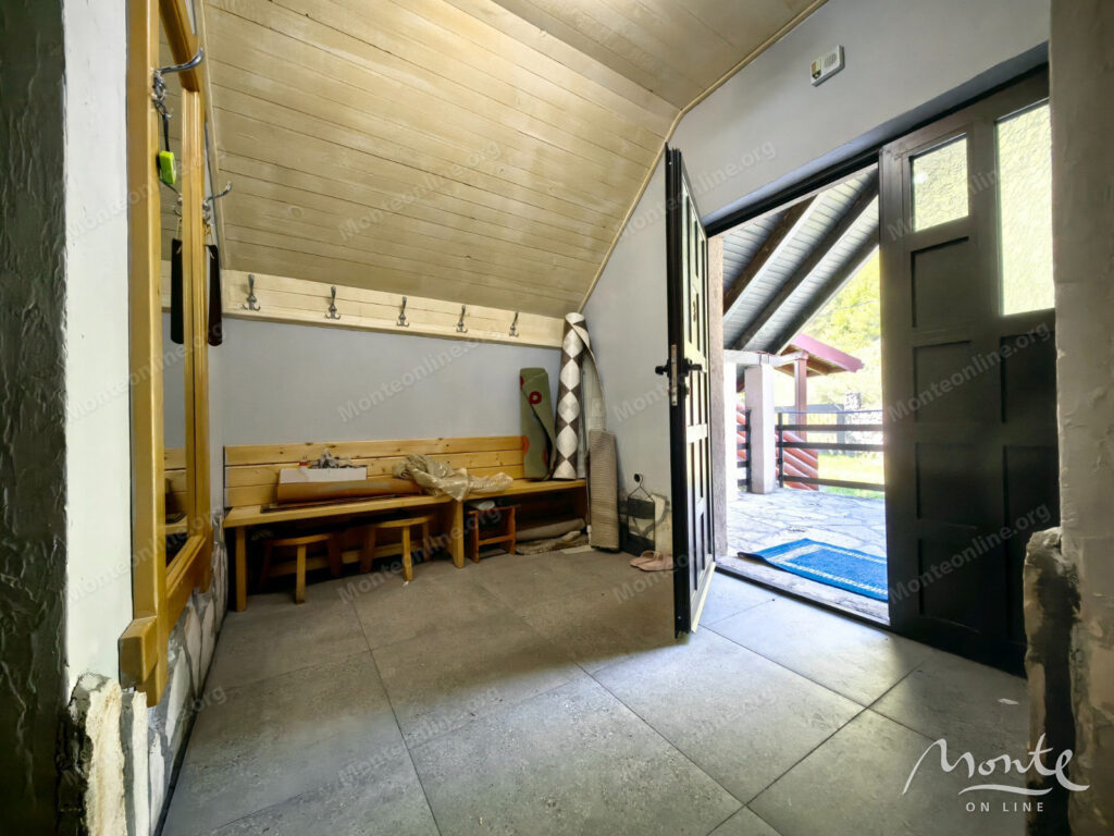 unikalnyj kompleks iz dvuh domov s garazhom i zonoj otdyha u reki kolashin 30