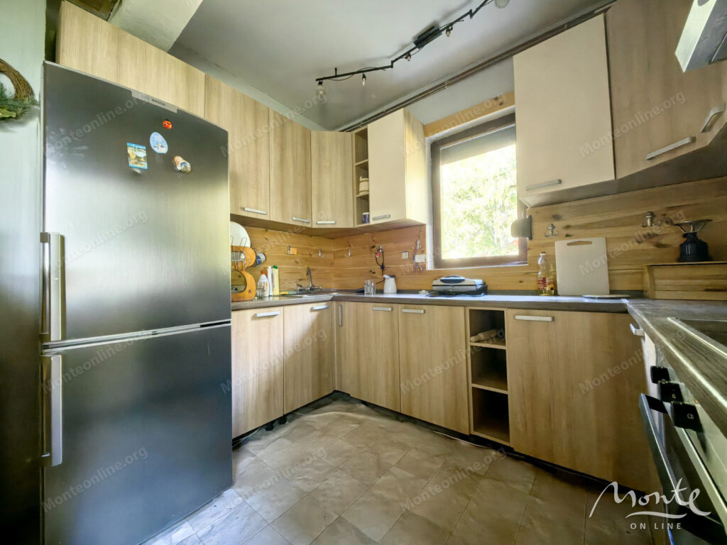 unikalnyj kompleks iz dvuh domov s garazhom i zonoj otdyha u reki kolashin 31