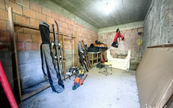 unikalnyj kompleks iz dvuh domov s garazhom i zonoj otdyha u reki kolashin 33