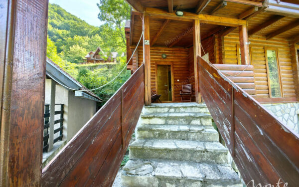 unikalnyj kompleks iz dvuh domov s garazhom i zonoj otdyha u reki kolashin 39