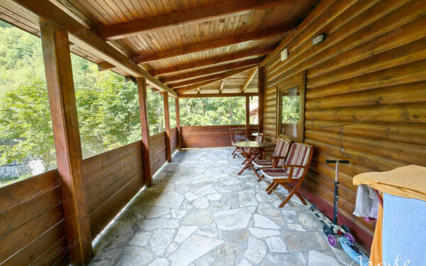 unikalnyj kompleks iz dvuh domov s garazhom i zonoj otdyha u reki kolashin 41