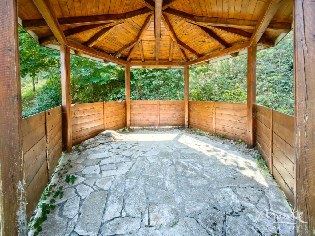 unikalnyj kompleks iz dvuh domov s garazhom i zonoj otdyha u reki kolashin 46