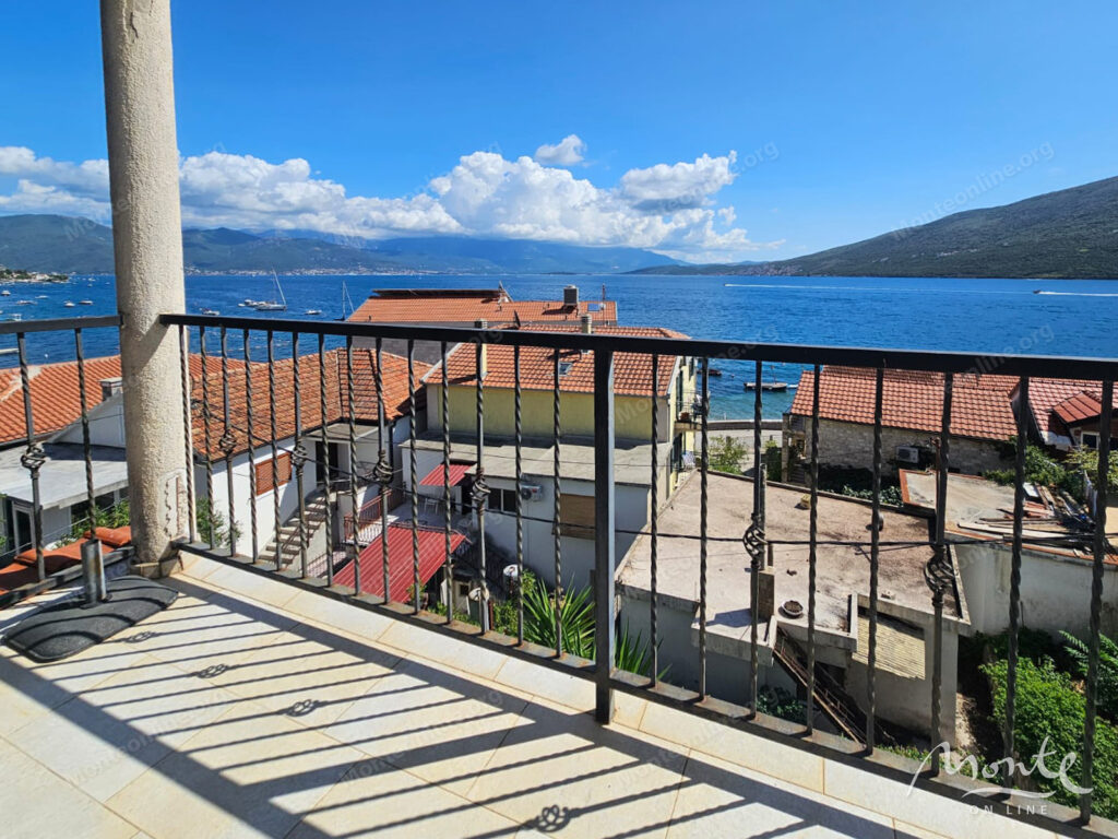 uyutnaya kvartira s 1 spalnej v 40 metrah ot morya v dzhenovichi herczeg novi 01