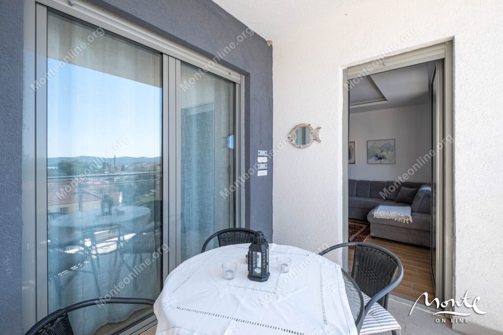 uyutnaya kvartira s 1 spalnej v czentre tivata 19