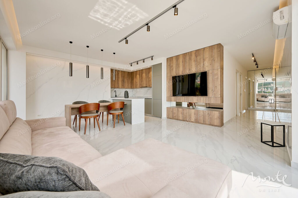 uyutnaya kvartira s 2 spalnyami i panoramnym vidom na more v rafailovichi 04