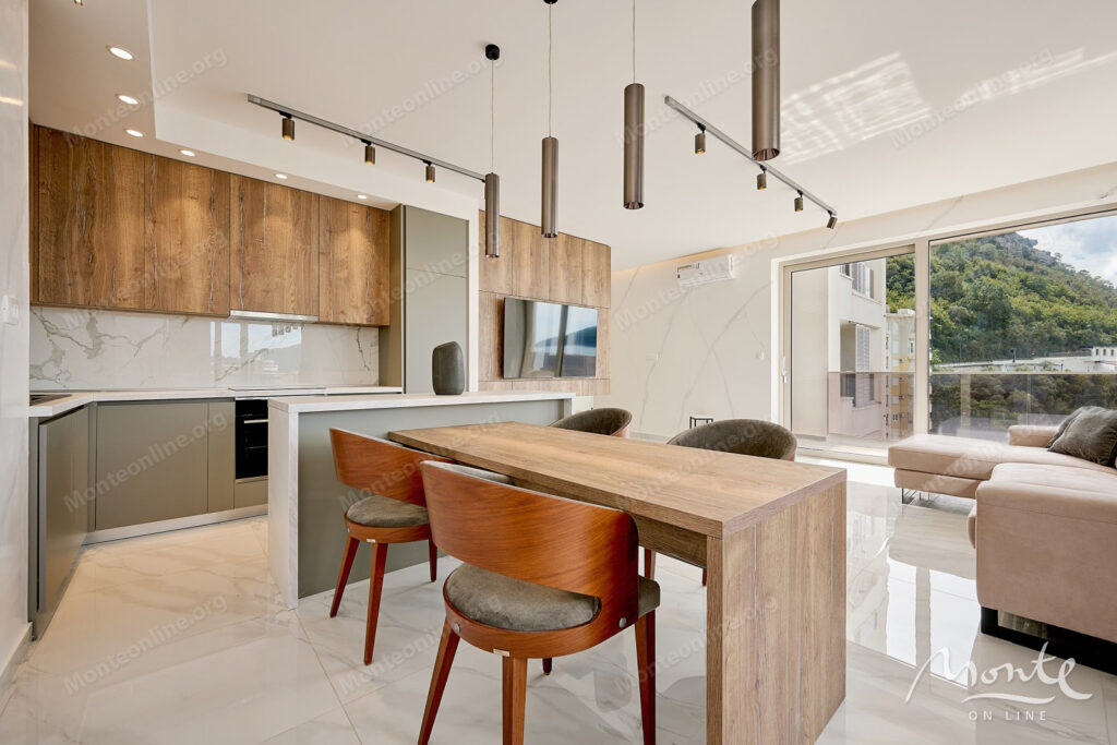 uyutnaya kvartira s 2 spalnyami i panoramnym vidom na more v rafailovichi 05