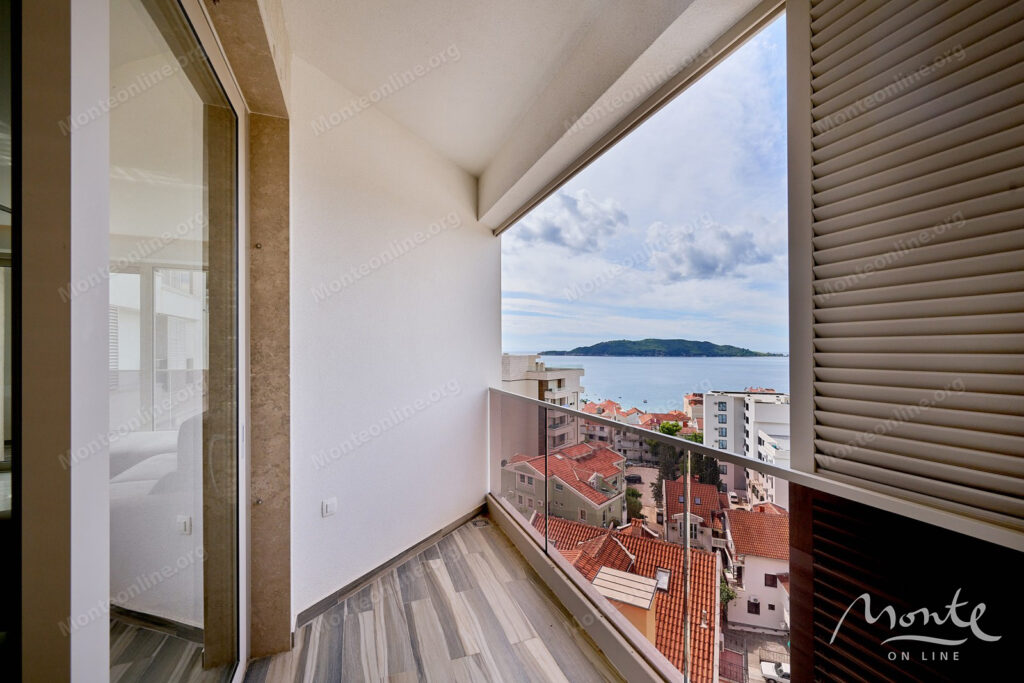 uyutnaya kvartira s 2 spalnyami i panoramnym vidom na more v rafailovichi 07